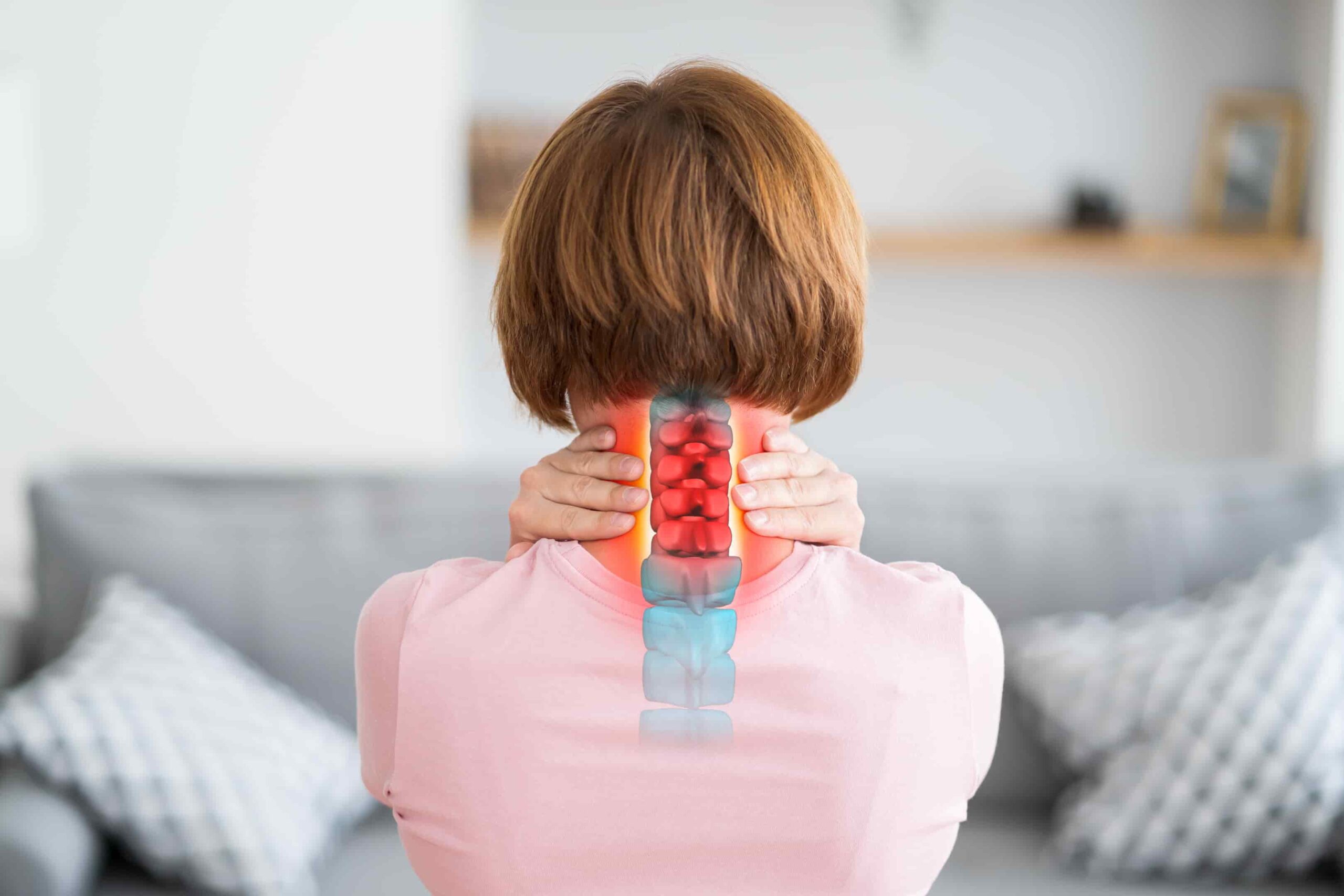 mulher com espondilose cervical