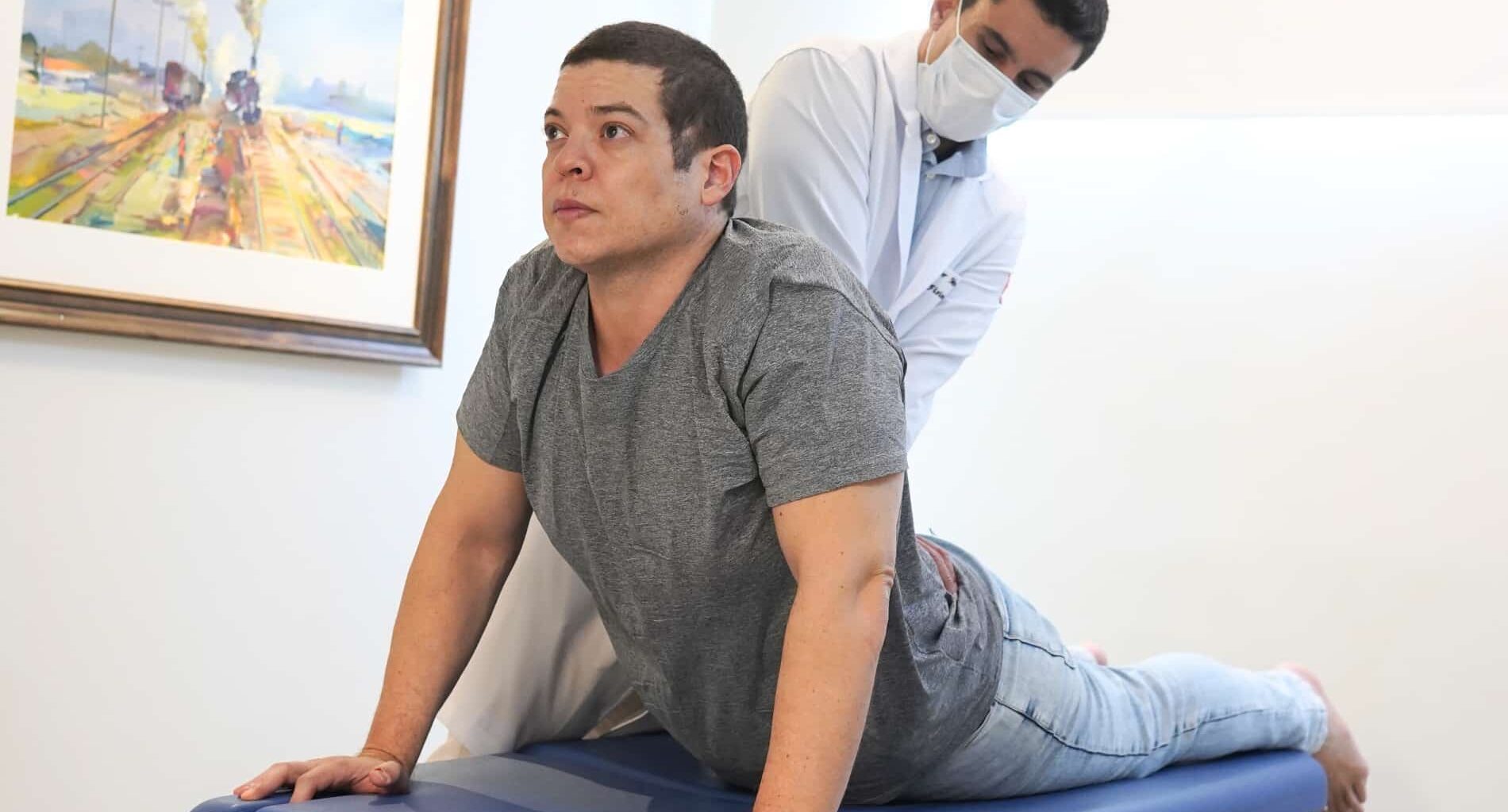 foto de fisioterapia para coluna vertebral