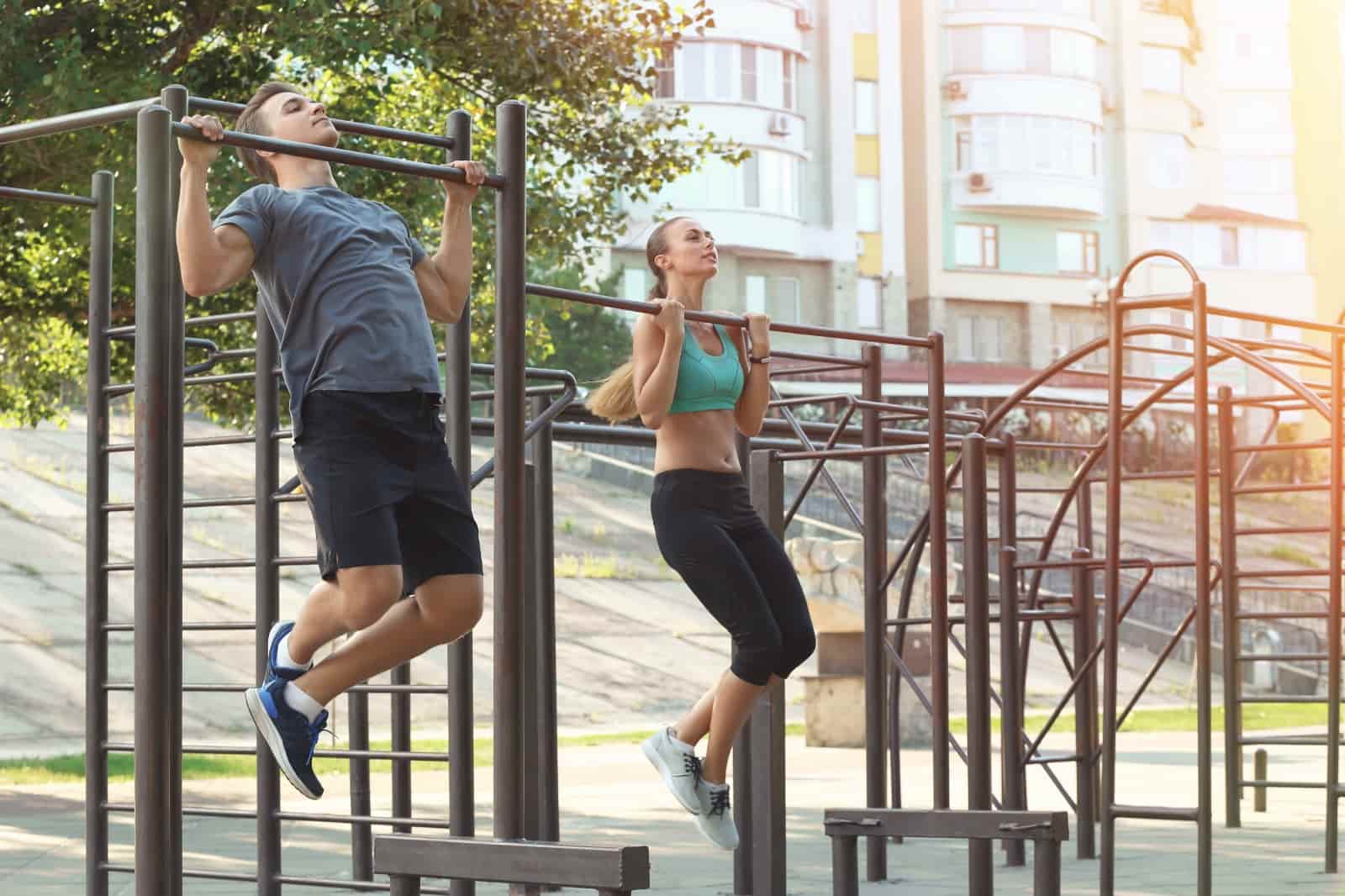fotos de exercícios para aliviar dor na coluna