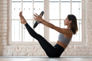 fotos de exercícios para aliviar dor na coluna