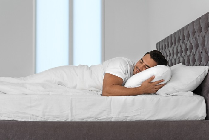 foto de dormir de bruços faz mal