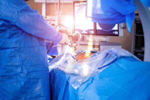 foto de cirurgia na coluna
