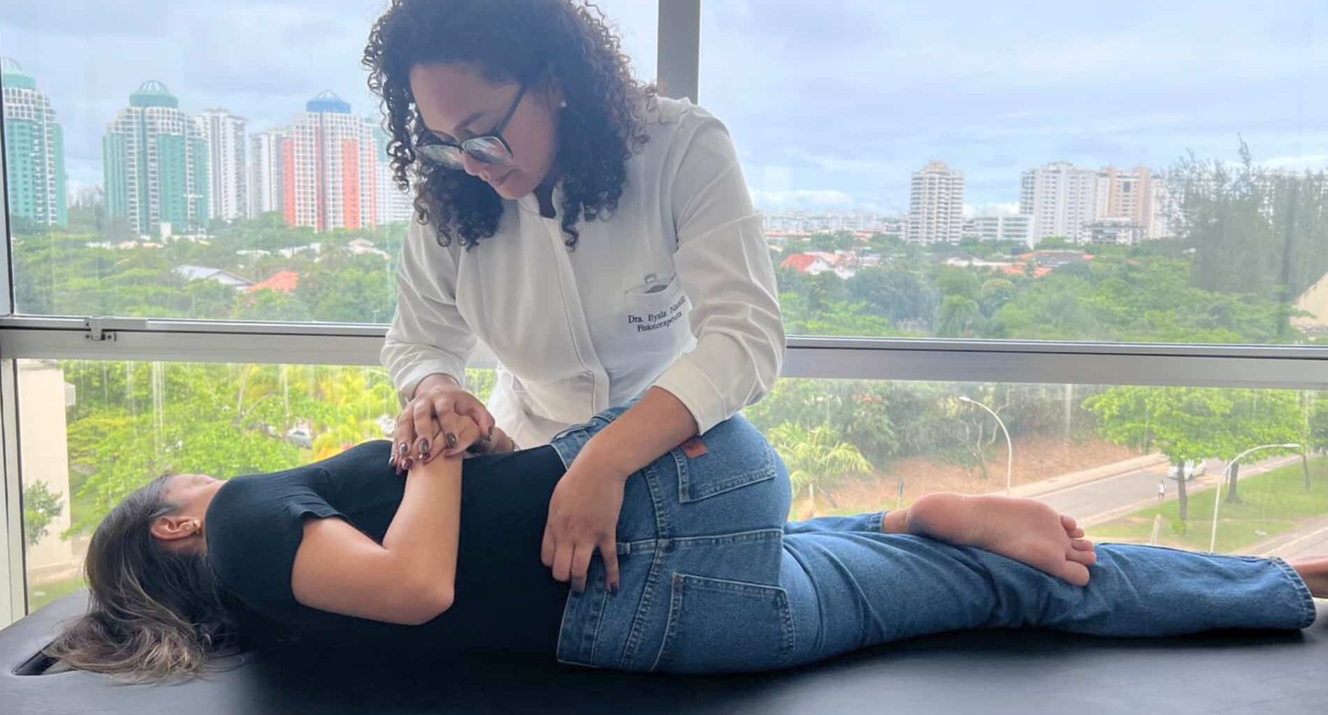 foto de fisioterapeuta coluna
