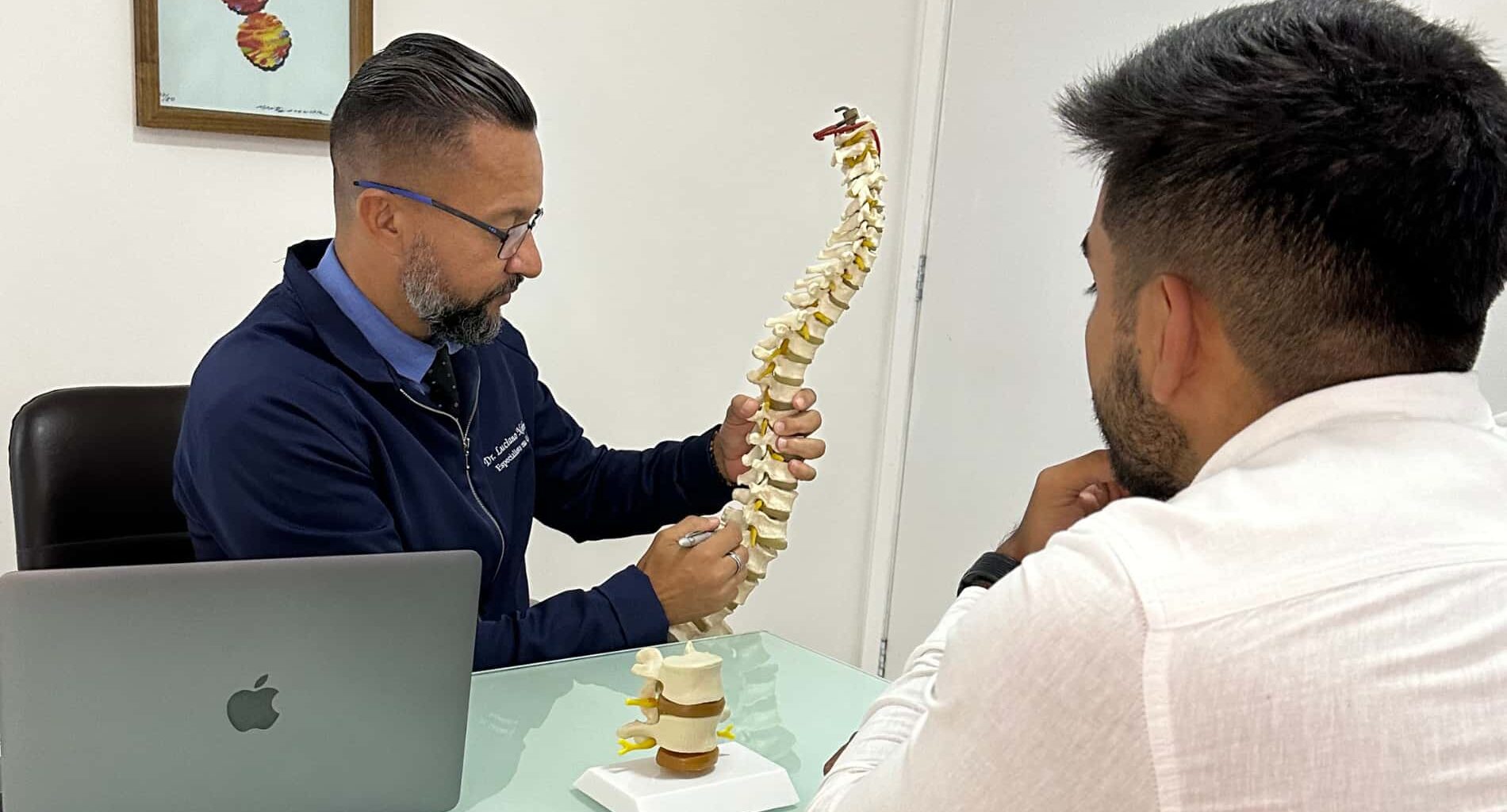foto de fisioterapeuta coluna