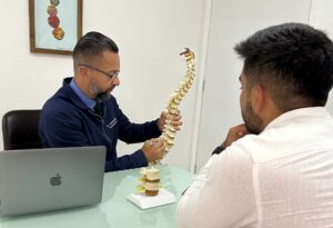 foto de fisioterapeuta coluna