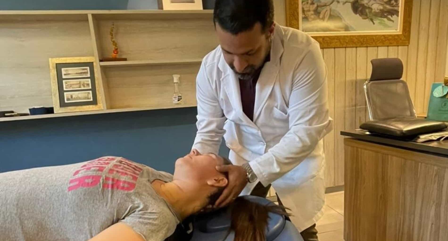 foto de fisioterapeuta coluna