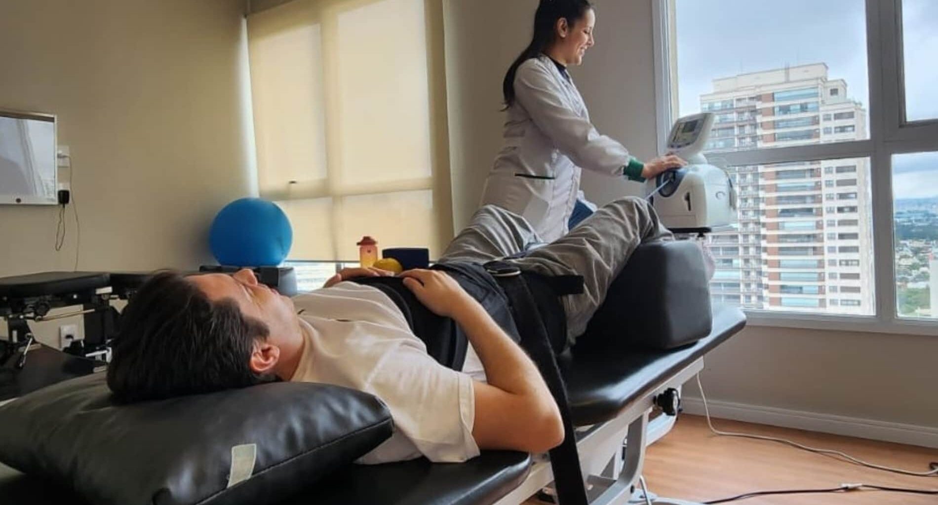 foto de fisioterapeuta coluna