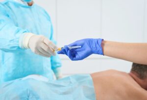 foto de cirurgia minimamente invasiva da coluna