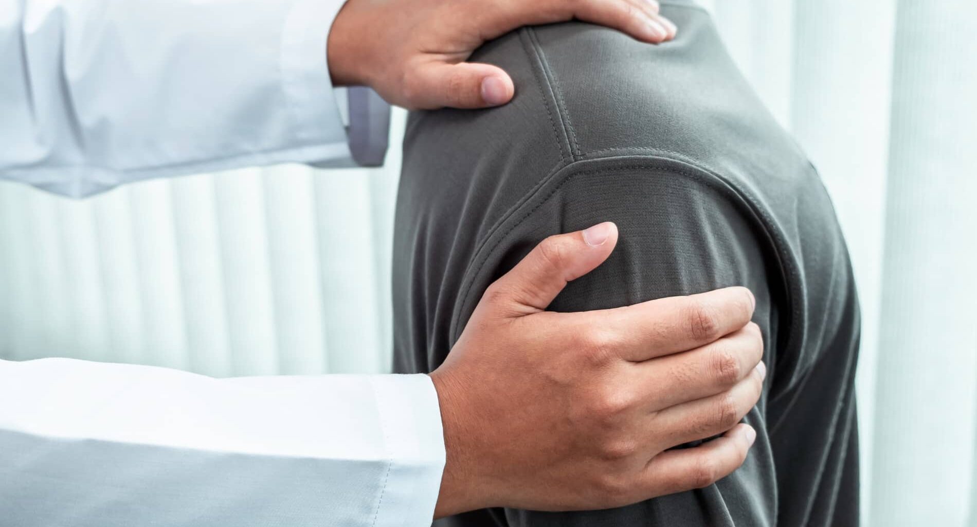 foto de fisioterapia para dor no ombro