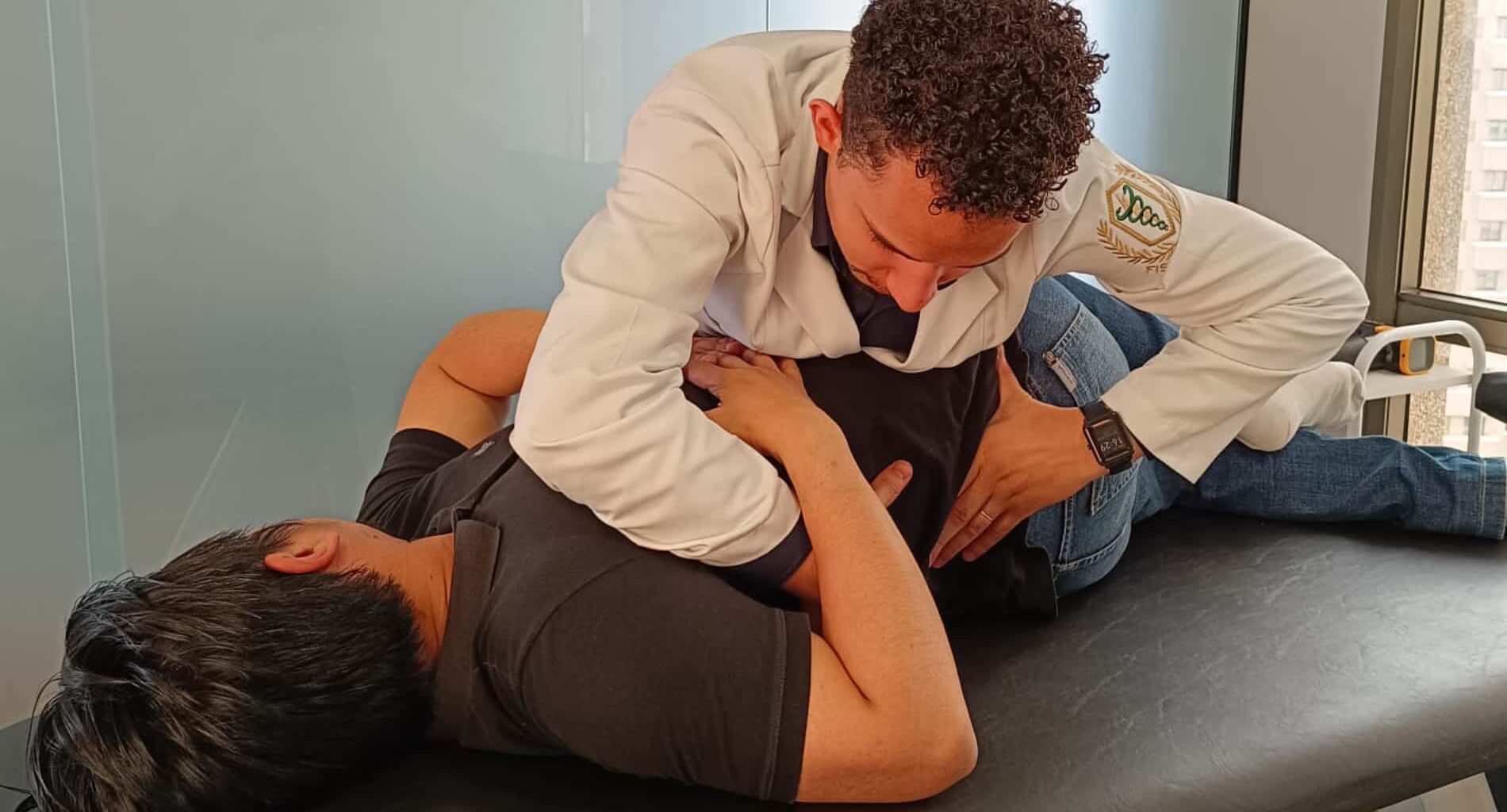 foto de fisioterapeuta de coluna