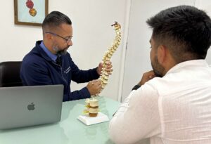 foto de fisioterapeuta de coluna