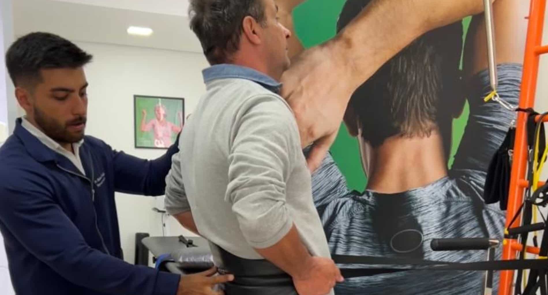 foto de fisioterapeuta de coluna