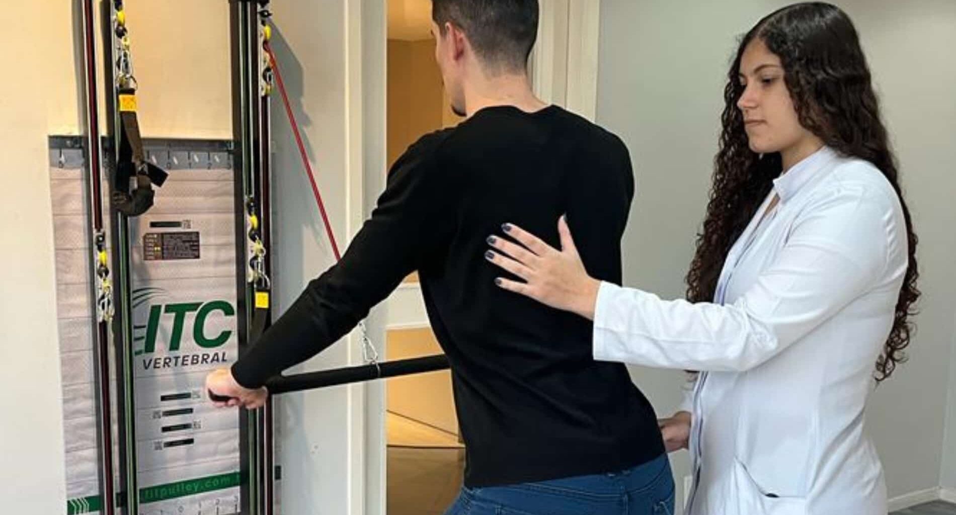 foto de médico fisioterapeuta
