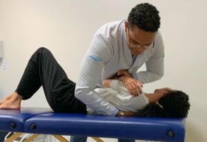 foto de médico fisioterapeuta