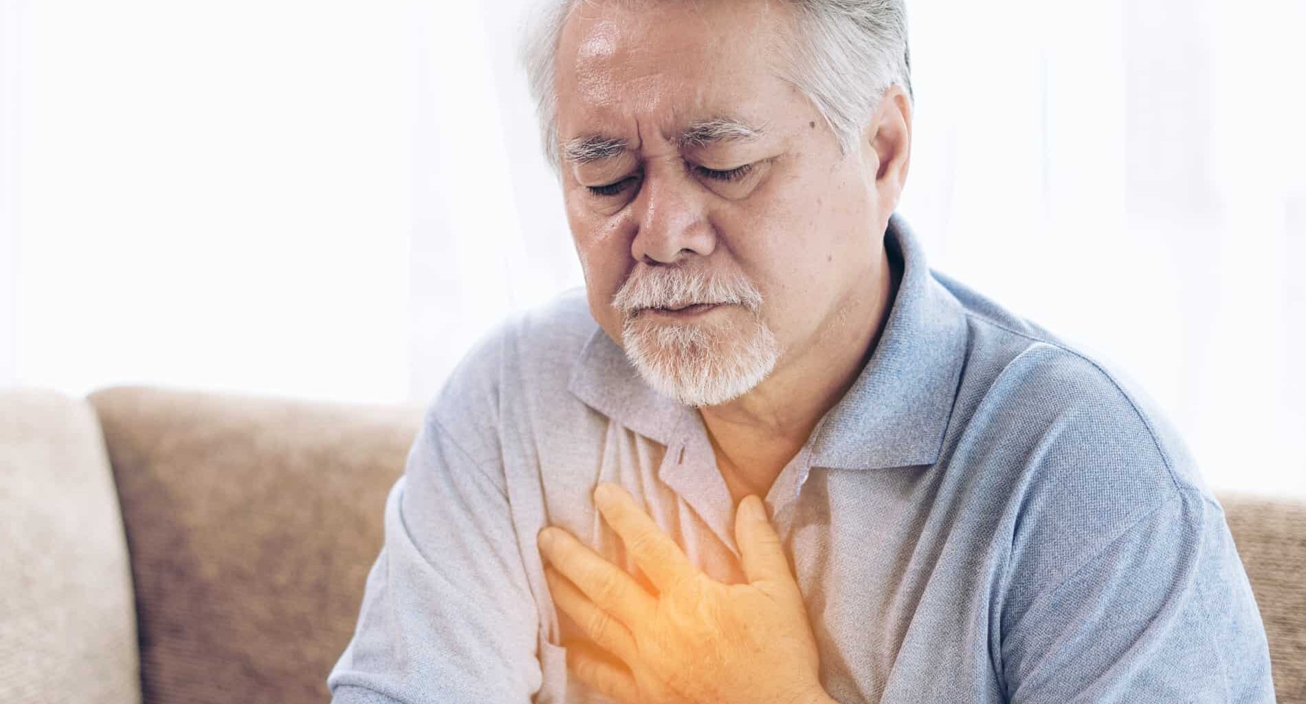 Dor no meio do tórax e nas costas: como saber se a dor é muscular ou no