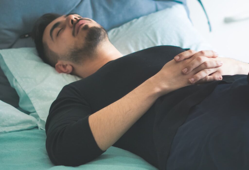 foto de melhor posição para dormir com o nervo ciático inflamado