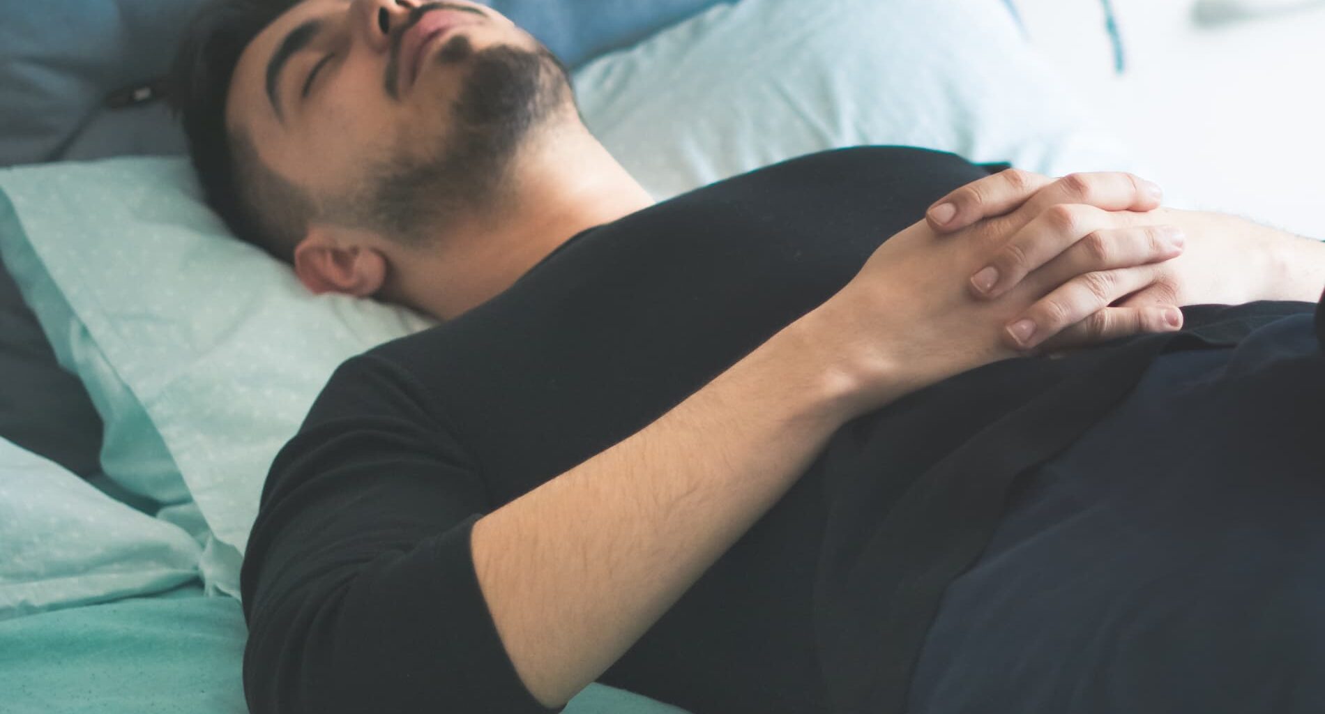 foto de melhor posição para dormir com o nervo ciático inflamado