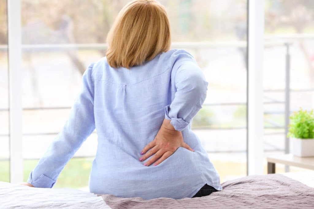 O envelhecimento natural e a má postura são as principais causas da protusão discal.