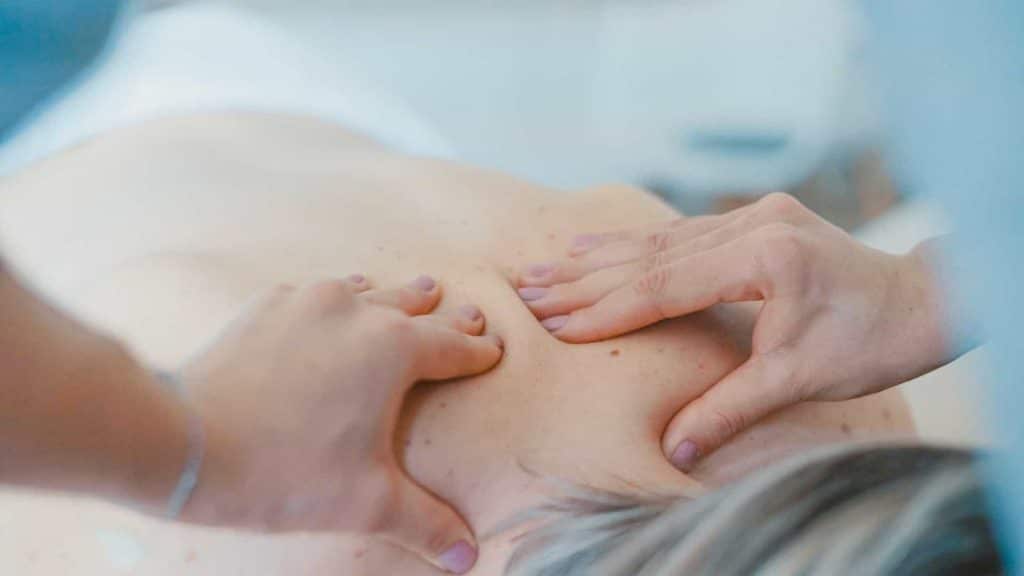 massagem para dor lombar